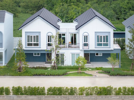 ขายบ้านแฝด 2 ชั้น ฟังก์ชันครบพร้อมอยู่ นัดเข้าชมบ้าน โทร. 097 282 2256